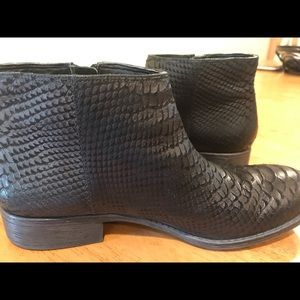 REDUCED Enzo Angiolini black leather booties